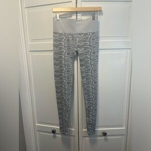 Ryka Snakeskin Print Activewear Leggings Size Medium Color Gray